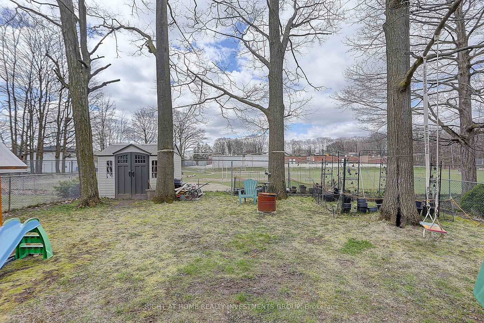 Detached House for sale at 143 Springdale Drive, Barrie, Ontario, L4M 4Y1 - Cundles East - MLS: S12969060