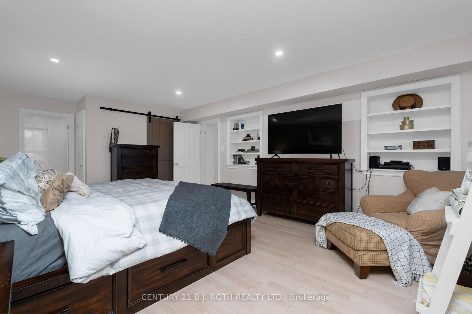 Detached House for sale at 2710 Portage Trail, Springwater, Ontario, L9X 0J3 - Rural Springwater - MLS: S12969506