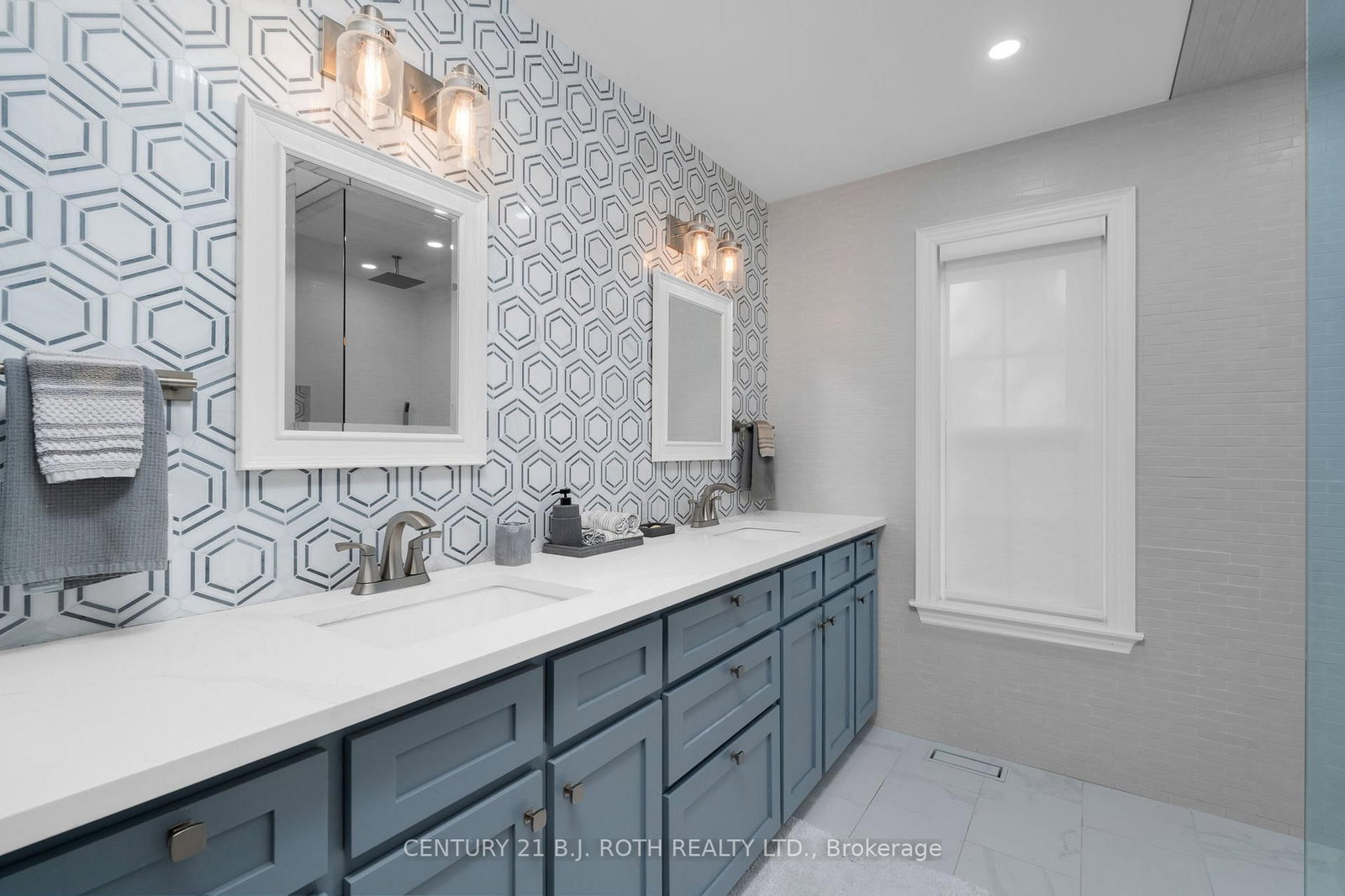 Detached House for sale at 2710 Portage Trail, Springwater, Ontario, L9X 0J3 - Rural Springwater - MLS: S12969506