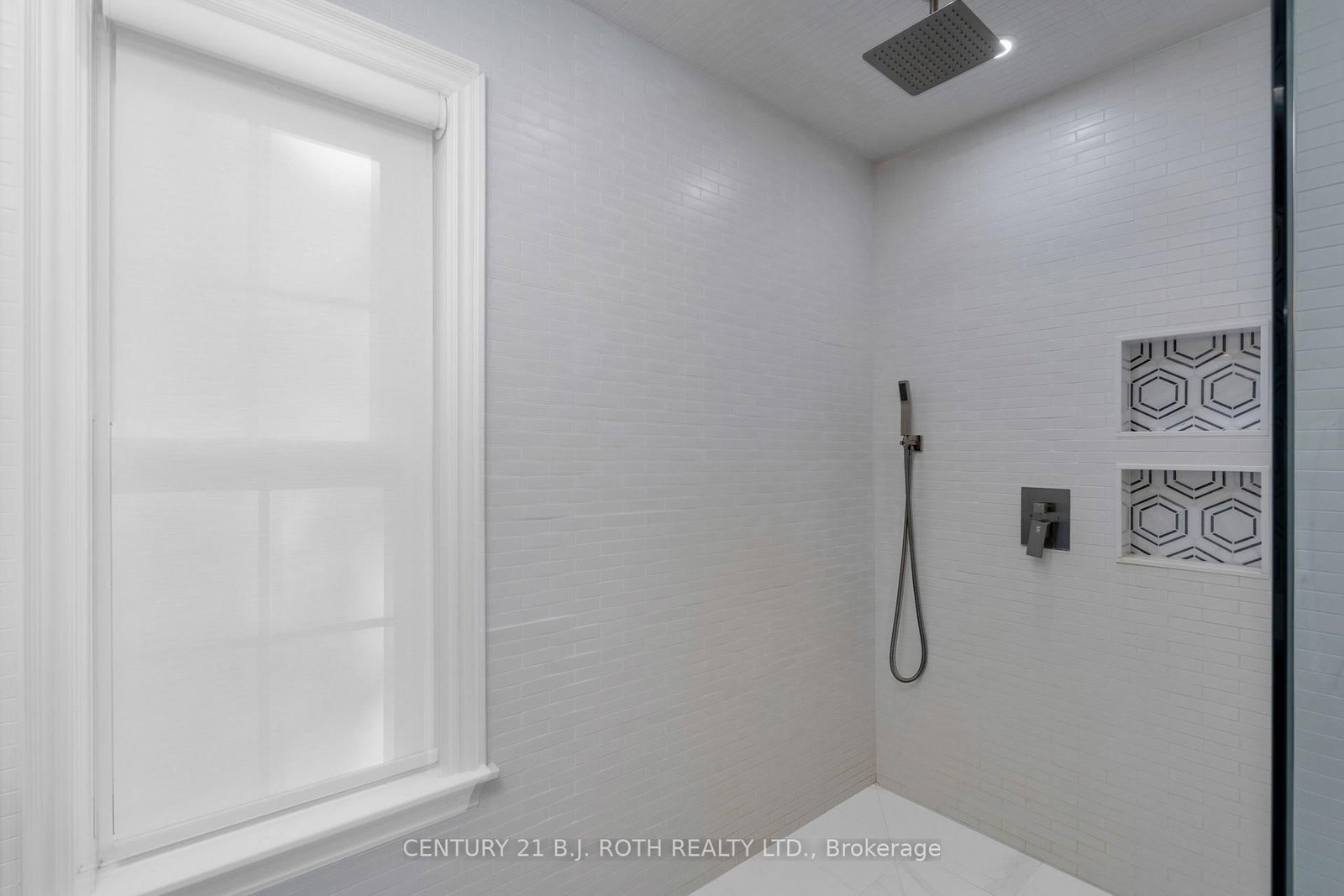 Detached House for sale at 2710 Portage Trail, Springwater, Ontario, L9X 0J3 - Rural Springwater - MLS: S12969506