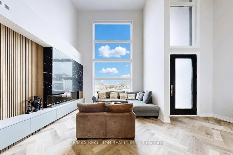 3714 Lakepoint Dr, Severn, L3V 8M9 | Image 3