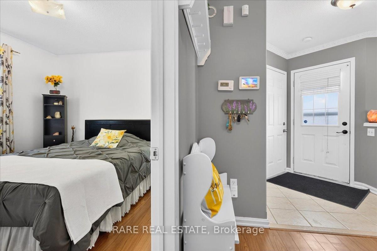 Detached House for sale at 220 Livingstone Street, Barrie, Ontario, L4M 6M5 - Little Lake - MLS: S12969956