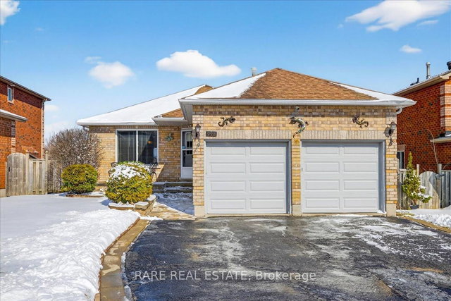 220 Livingstone Street E