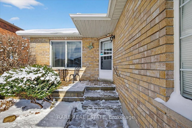 220 Livingstone Street E