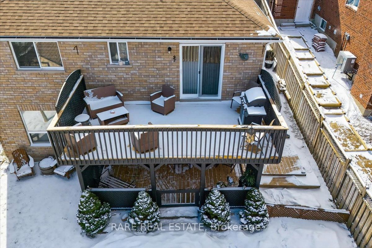 Detached House for sale at 220 Livingstone Street, Barrie, Ontario, L4M 6M5 - Little Lake - MLS: S12969956