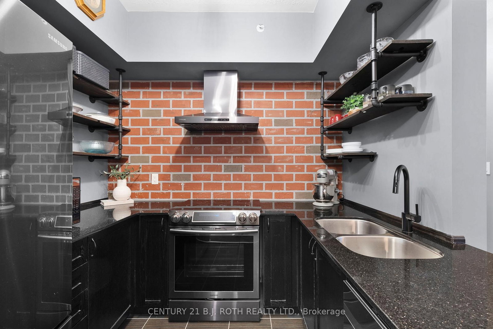 Condo for sale at 207-5 Greenwich Street, Barrie, Ontario, L4N 7Y8 - Ardagh - MLS: S12969996