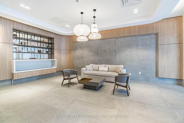 522 - 185 Dunlop Street E