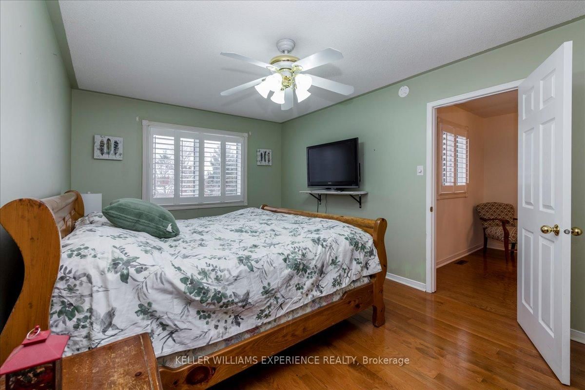 Detached House for sale at 132 James Street, Barrie, Ontario, L4N 6X9 - Ardagh - MLS: S12970442