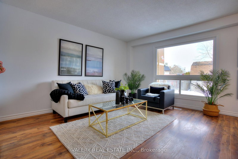 24 Lampman Ln Lane, Barrie, L4N 5B1 | Image 3