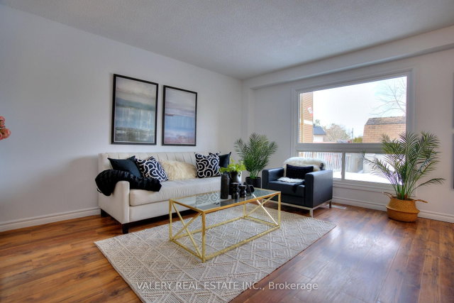 24 Lampman Lane