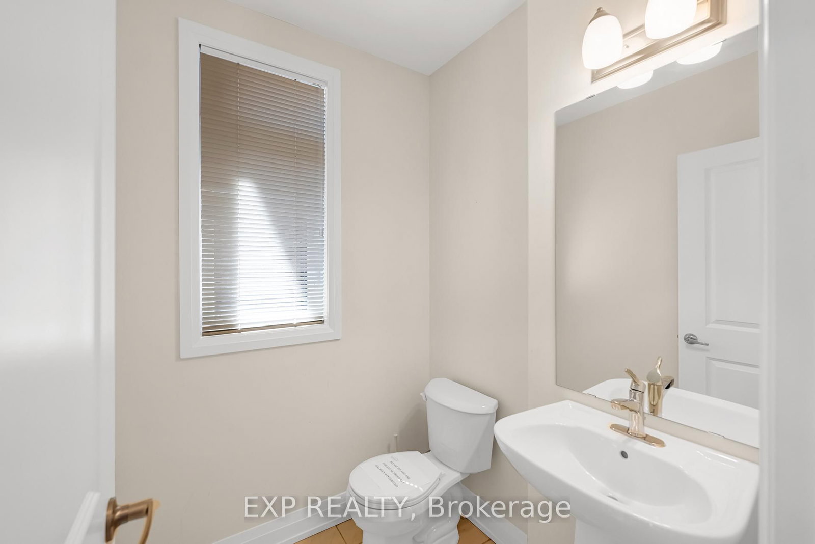 Detached House for sale at 20 Daffodil Road, Springwater, Ontario, L0L 1Y3 - Midhurst - MLS: S12972130