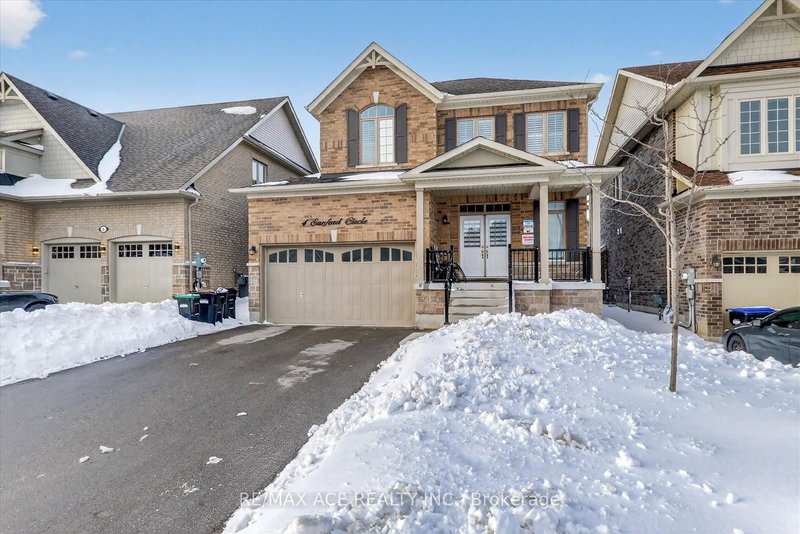 4 Sanford Circ, Springwater, L9X 2A8 | Image 3