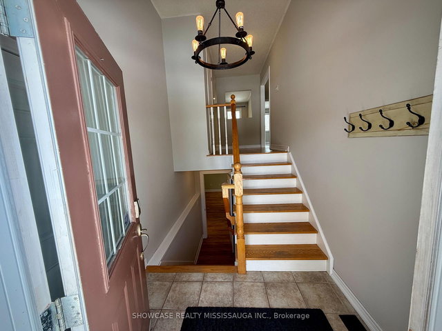 23 Robert Street S