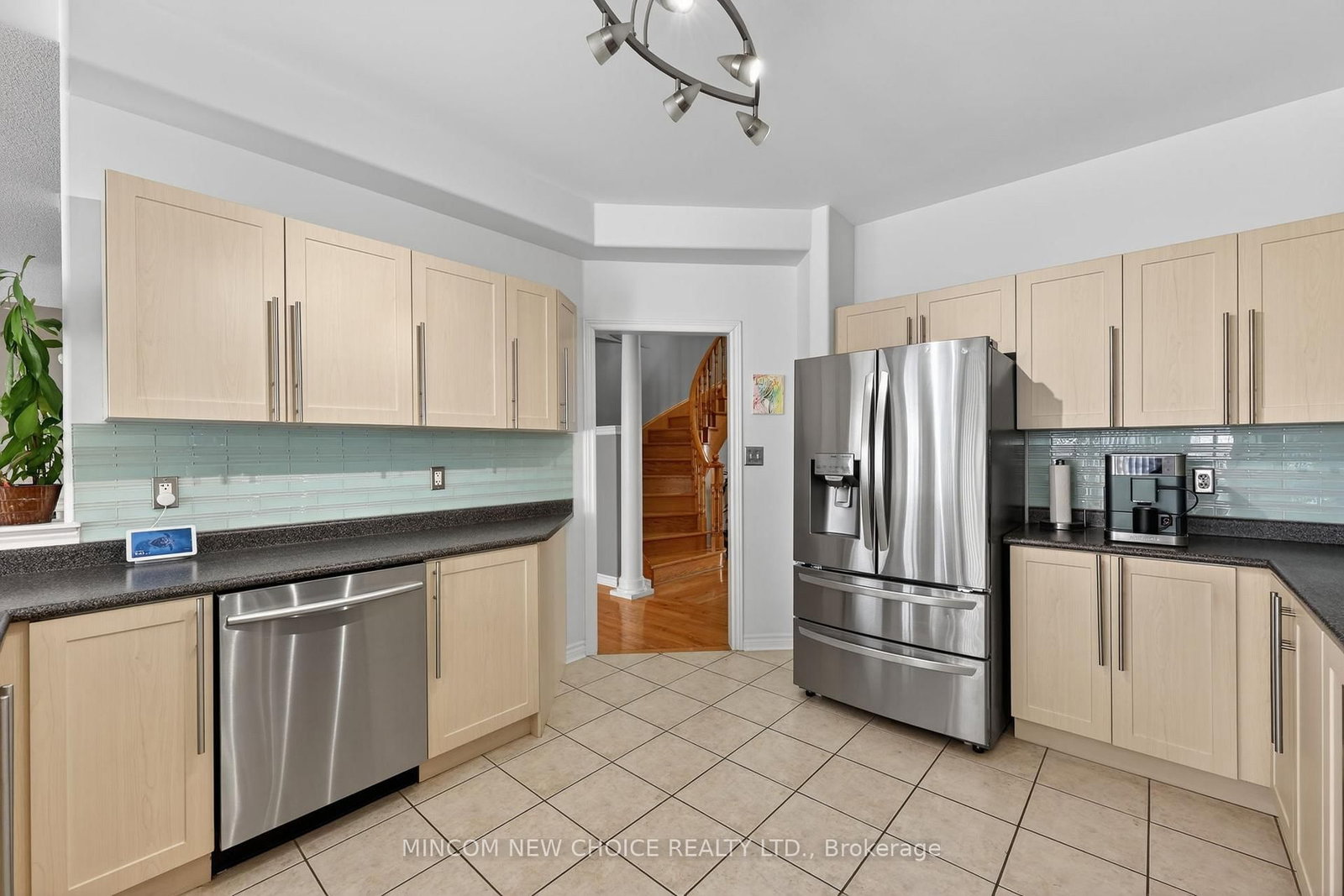 Detached House for sale at 37 Westminster Circle, Barrie, Ontario, L4M 0A4 - Innis-Shore - MLS: S12974904