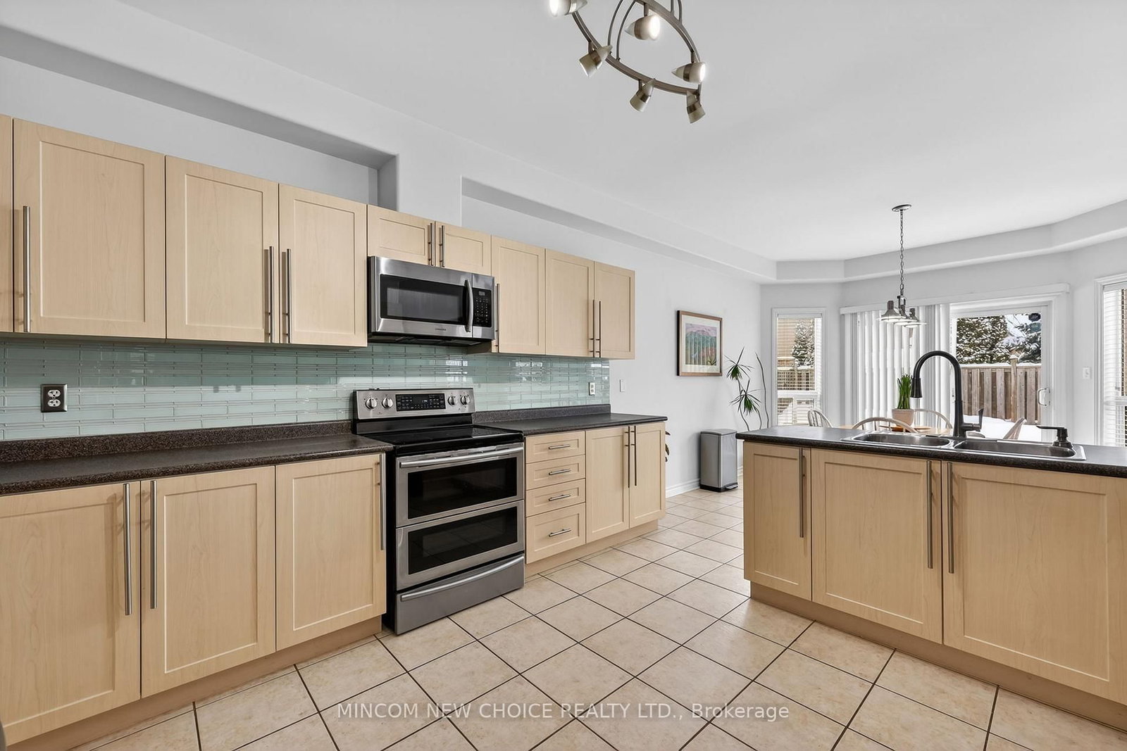 Detached House for sale at 37 Westminster Circle, Barrie, Ontario, L4M 0A4 - Innis-Shore - MLS: S12974904