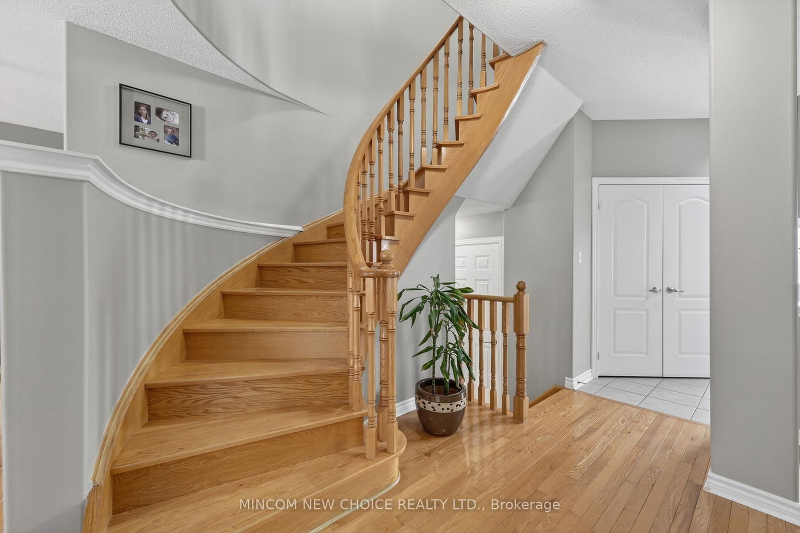 Detached House for sale at 37 Westminster Circle, Barrie, Ontario, L4M 0A4 - Innis-Shore - MLS: S12974904