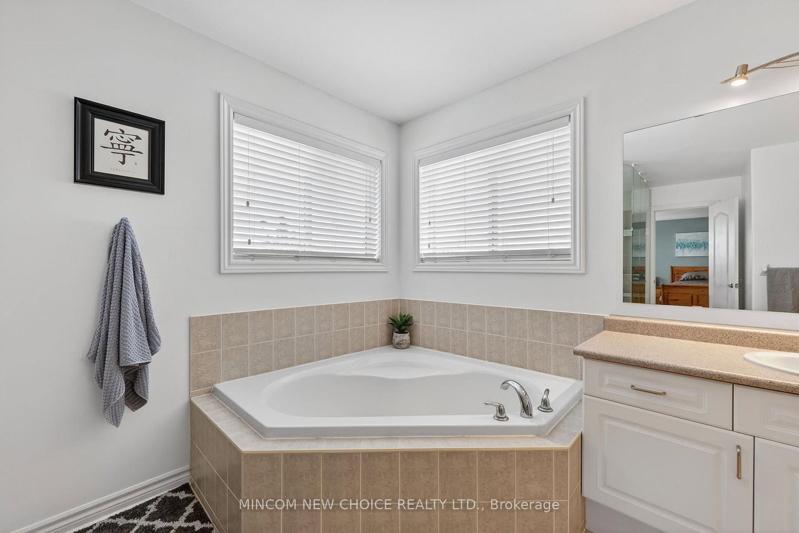 Detached House for sale at 37 Westminster Circle, Barrie, Ontario, L4M 0A4 - Innis-Shore - MLS: S12974904