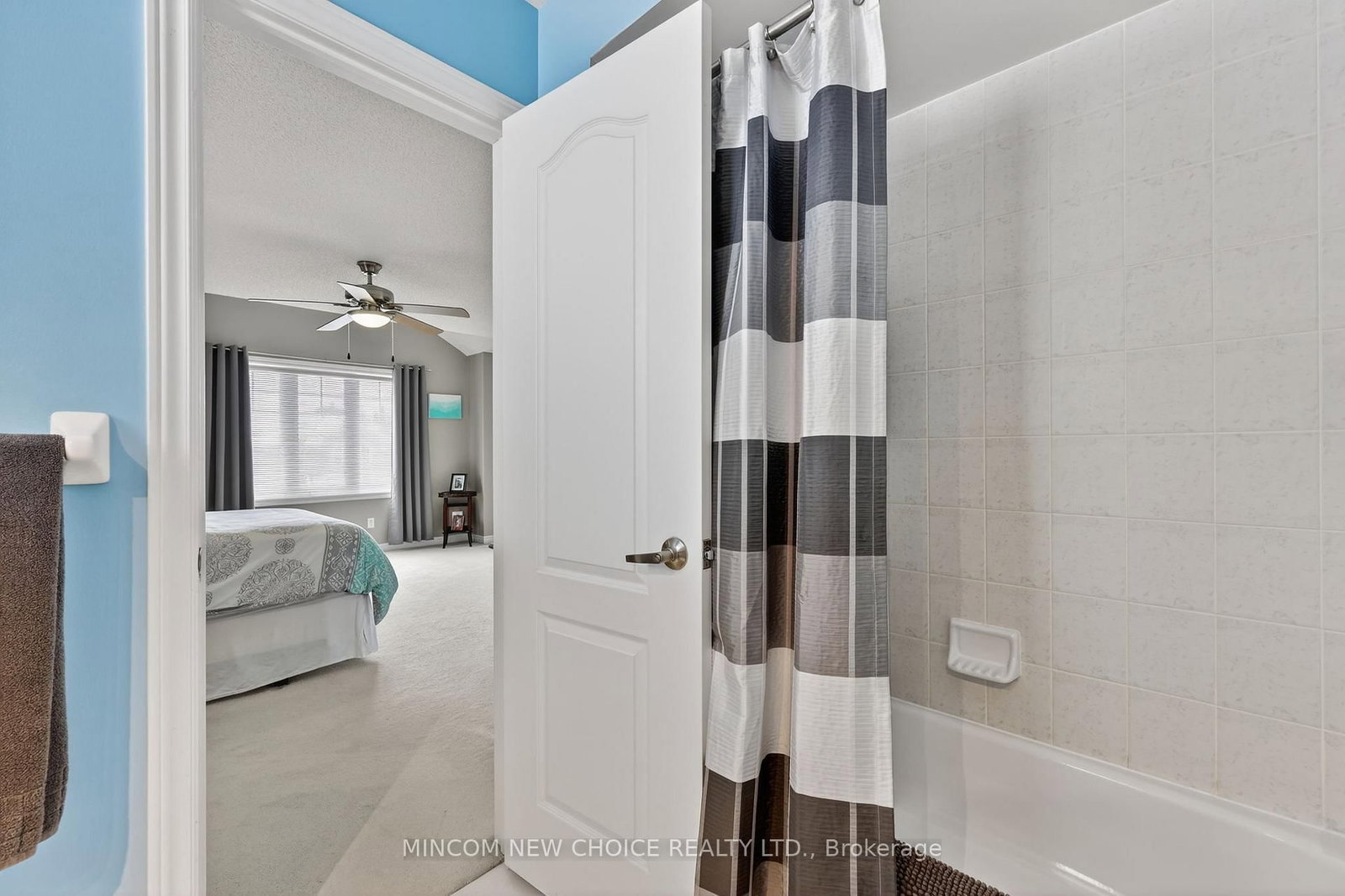 Detached House for sale at 37 Westminster Circle, Barrie, Ontario, L4M 0A4 - Innis-Shore - MLS: S12974904