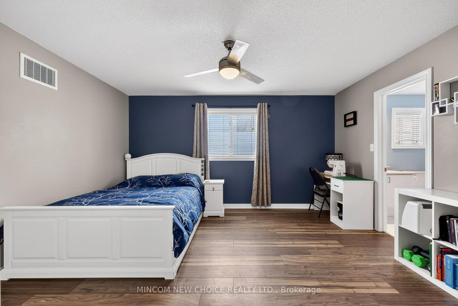 Detached House for sale at 37 Westminster Circle, Barrie, Ontario, L4M 0A4 - Innis-Shore - MLS: S12974904