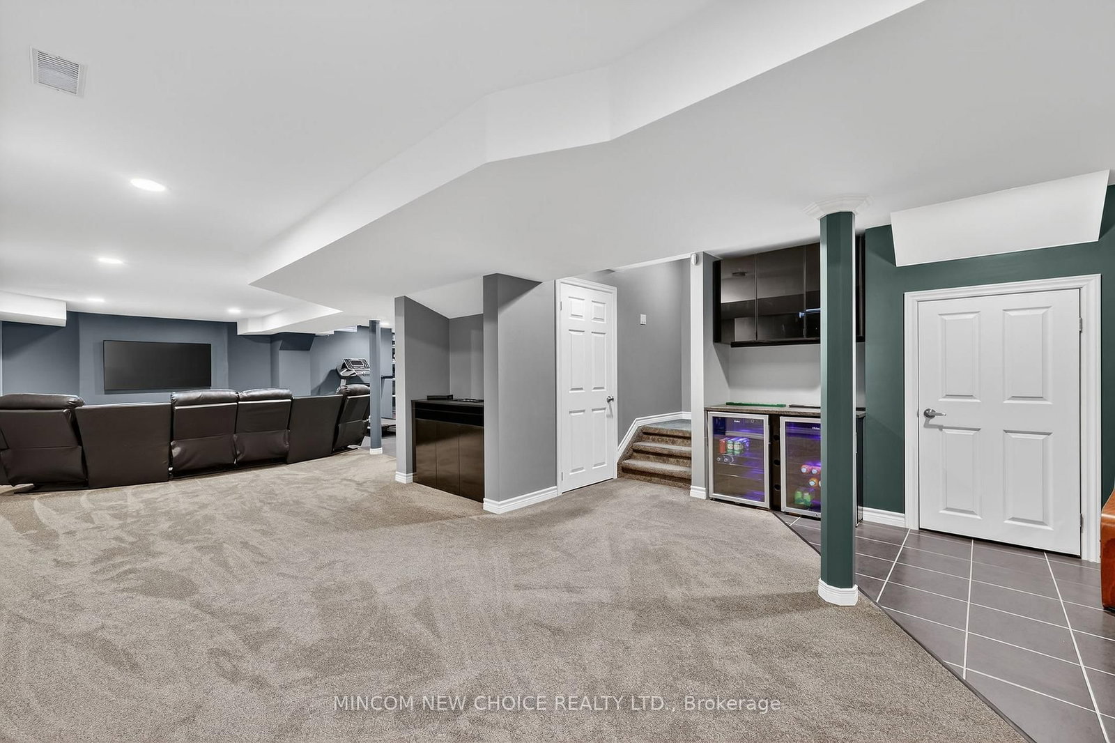 Detached House for sale at 37 Westminster Circle, Barrie, Ontario, L4M 0A4 - Innis-Shore - MLS: S12974904