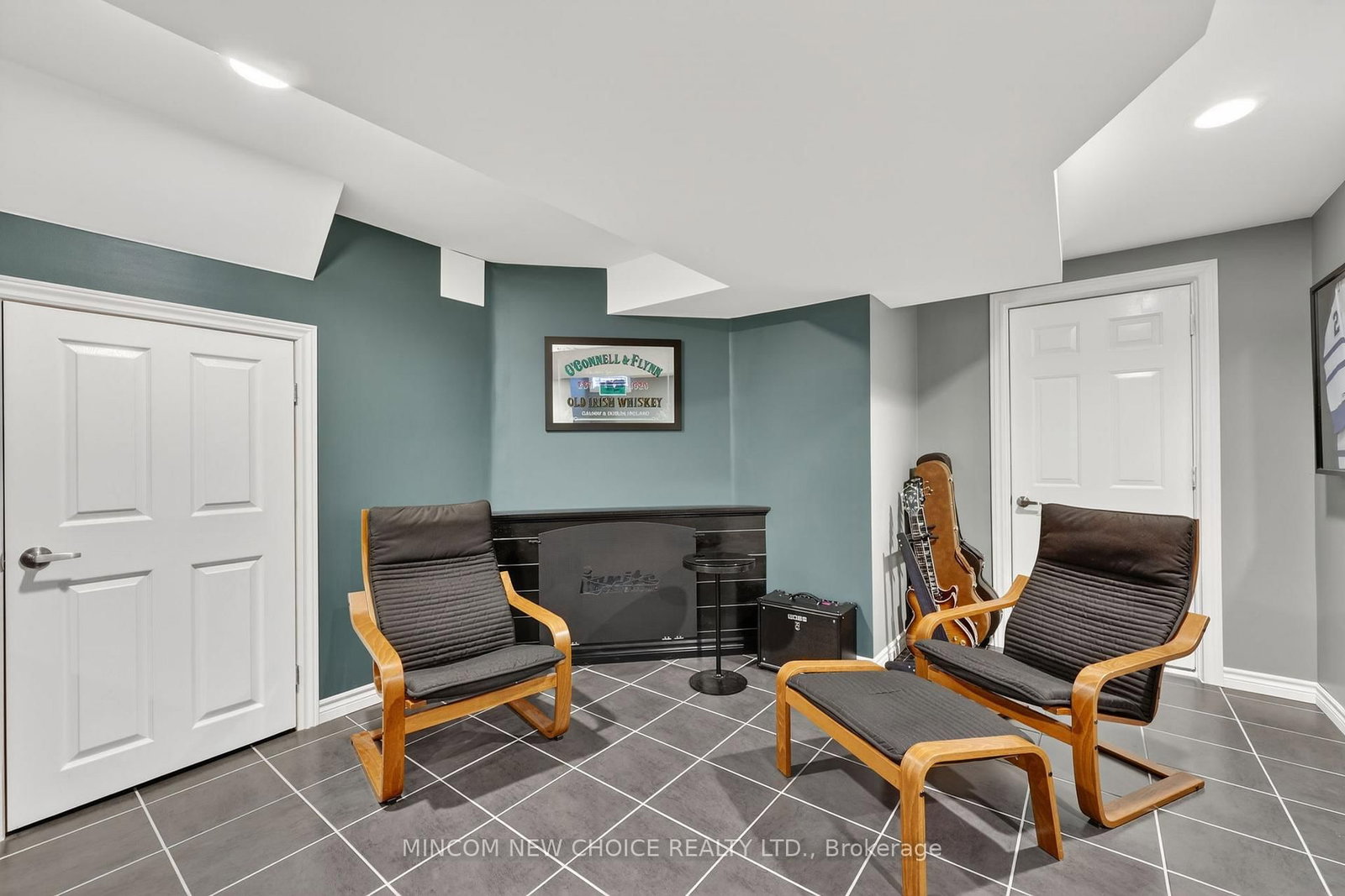 Detached House for sale at 37 Westminster Circle, Barrie, Ontario, L4M 0A4 - Innis-Shore - MLS: S12974904