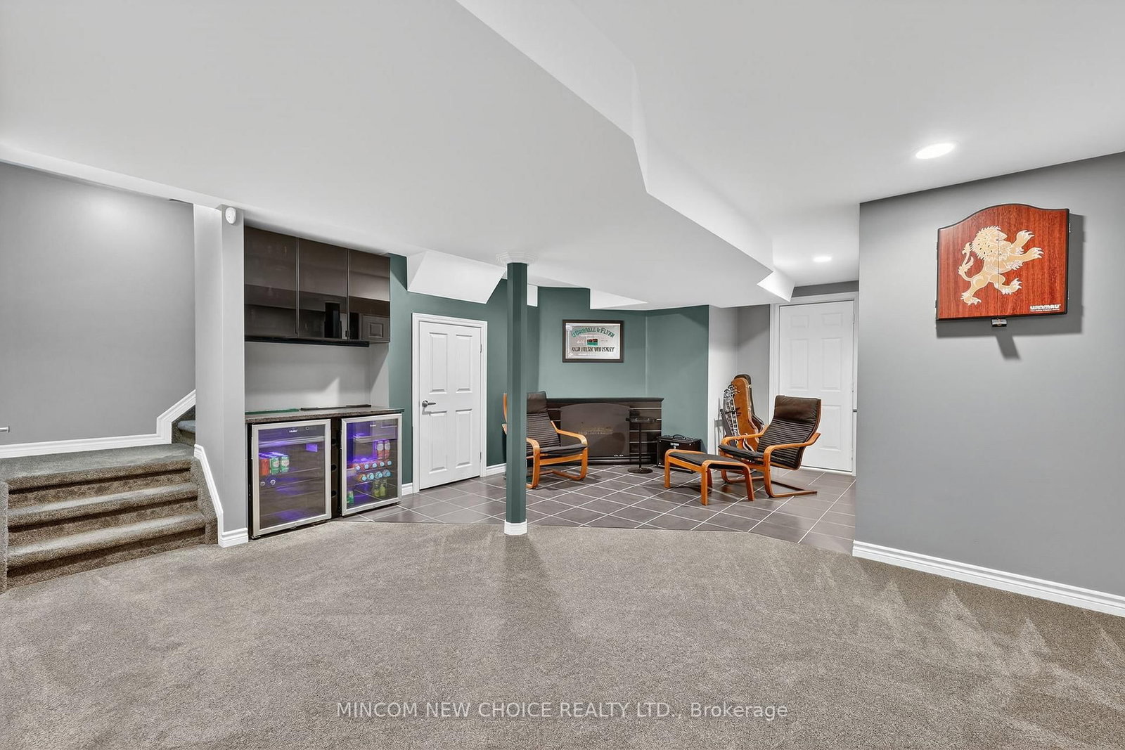 Detached House for sale at 37 Westminster Circle, Barrie, Ontario, L4M 0A4 - Innis-Shore - MLS: S12974904