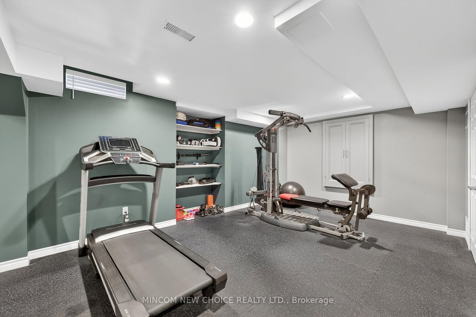 Detached House for sale at 37 Westminster Circle, Barrie, Ontario, L4M 0A4 - Innis-Shore - MLS: S12974904