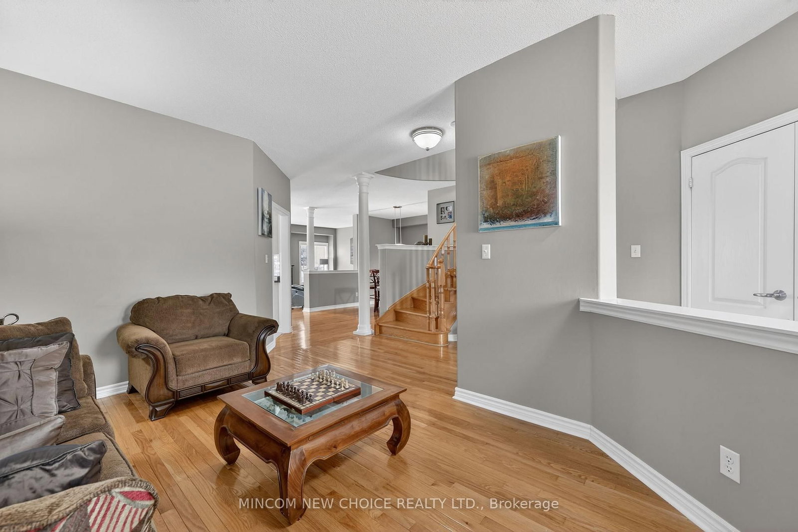 Detached House for sale at 37 Westminster Circle, Barrie, Ontario, L4M 0A4 - Innis-Shore - MLS: S12974904