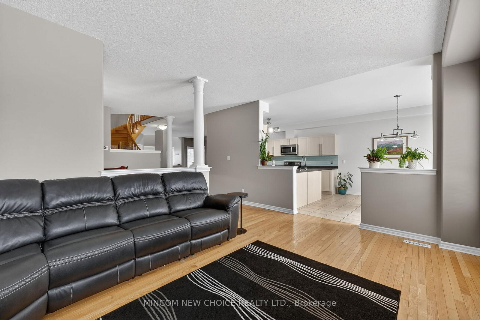 Detached House for sale at 37 Westminster Circle, Barrie, Ontario, L4M 0A4 - Innis-Shore - MLS: S12974904