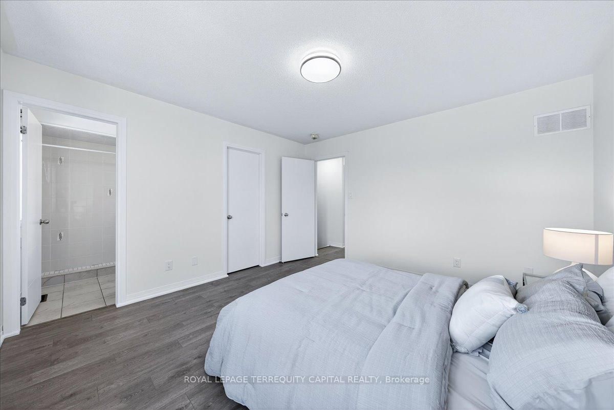 Detached House for sale at 11 Bedford Estates Crescent, Barrie, Ontario, L4N 9K5 - Bayshore - MLS: S12975104