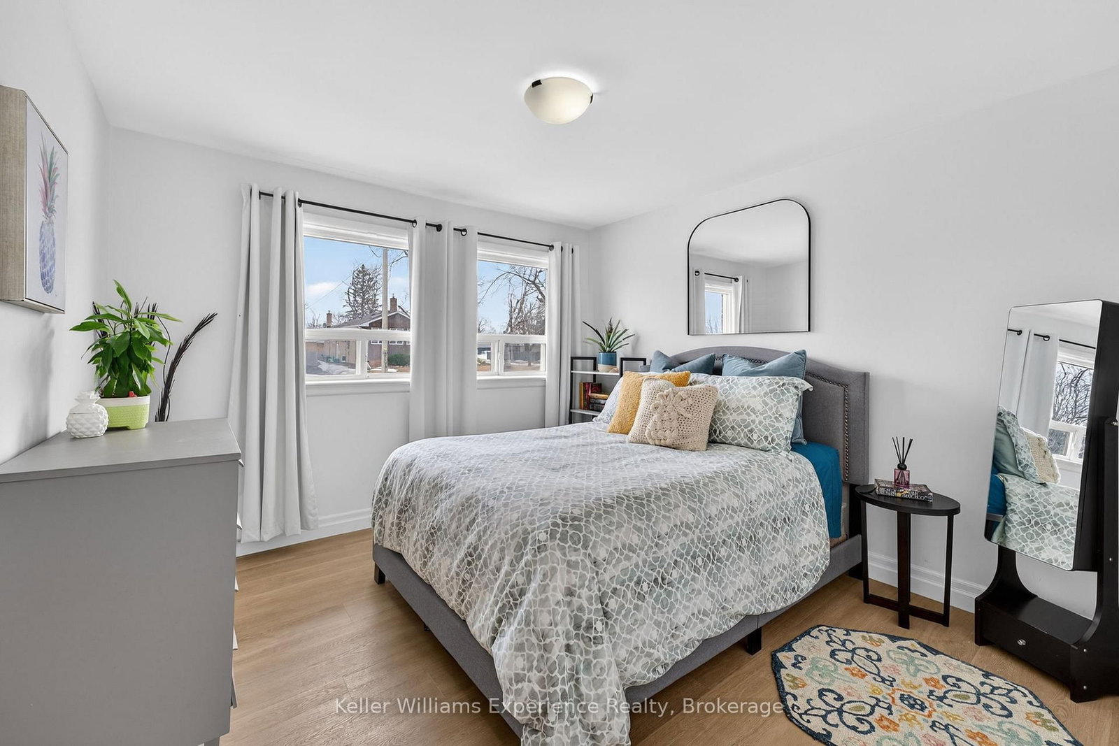 Detached House for sale at 106 Nelson Street, Barrie, Ontario, L4M 4K7 - Codrington - MLS: S12976056