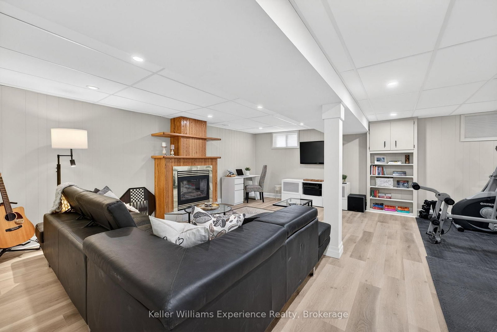 Detached House for sale at 106 Nelson Street, Barrie, Ontario, L4M 4K7 - Codrington - MLS: S12976056