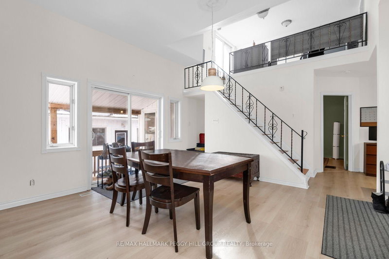 131 Sanford St, Barrie, L4N 3C8 | Image 2