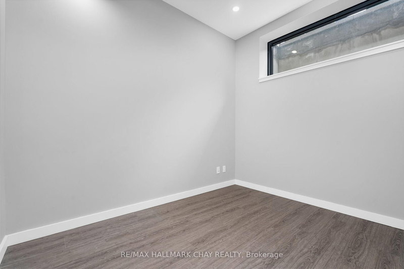 163 Mary St, Orillia, L3V 3E3 | Image 2