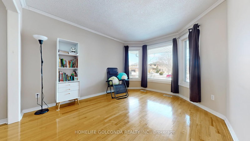 39 Etherington Cres, Barrie, L4N 7T2 | Image 3