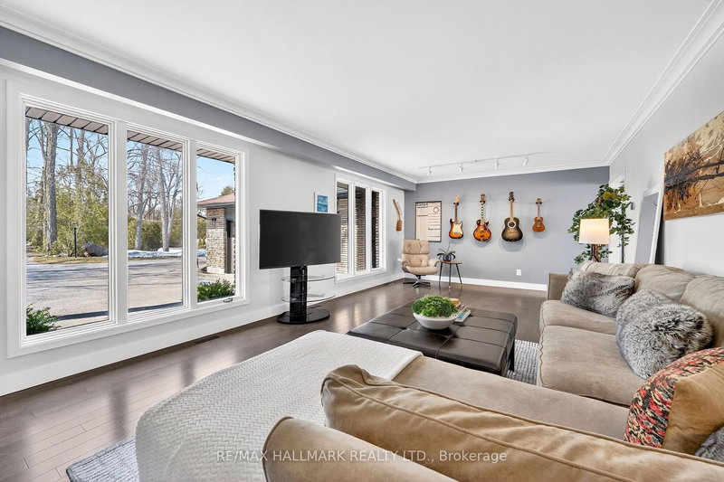 416 Bay St, Orillia, L3V 3X4 | Image 2