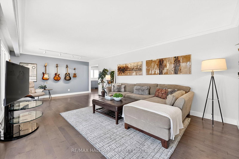 416 Bay St, Orillia, L3V 3X4 | Image 3