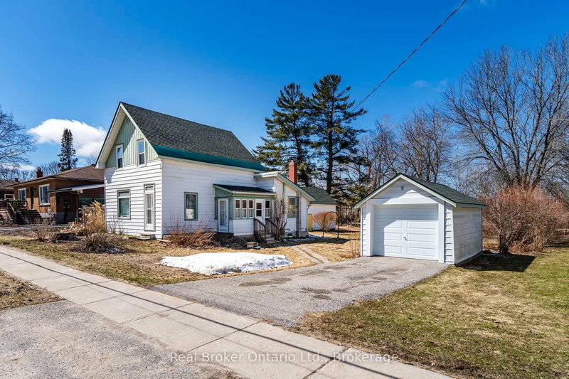 135 Poyntz St, Penetanguishene, L9M 1P5 | Image 2