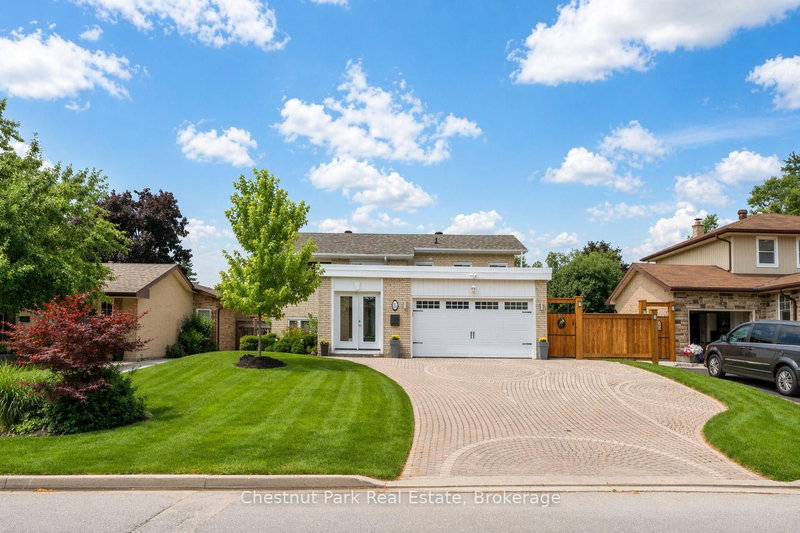 16 Davies Crescent