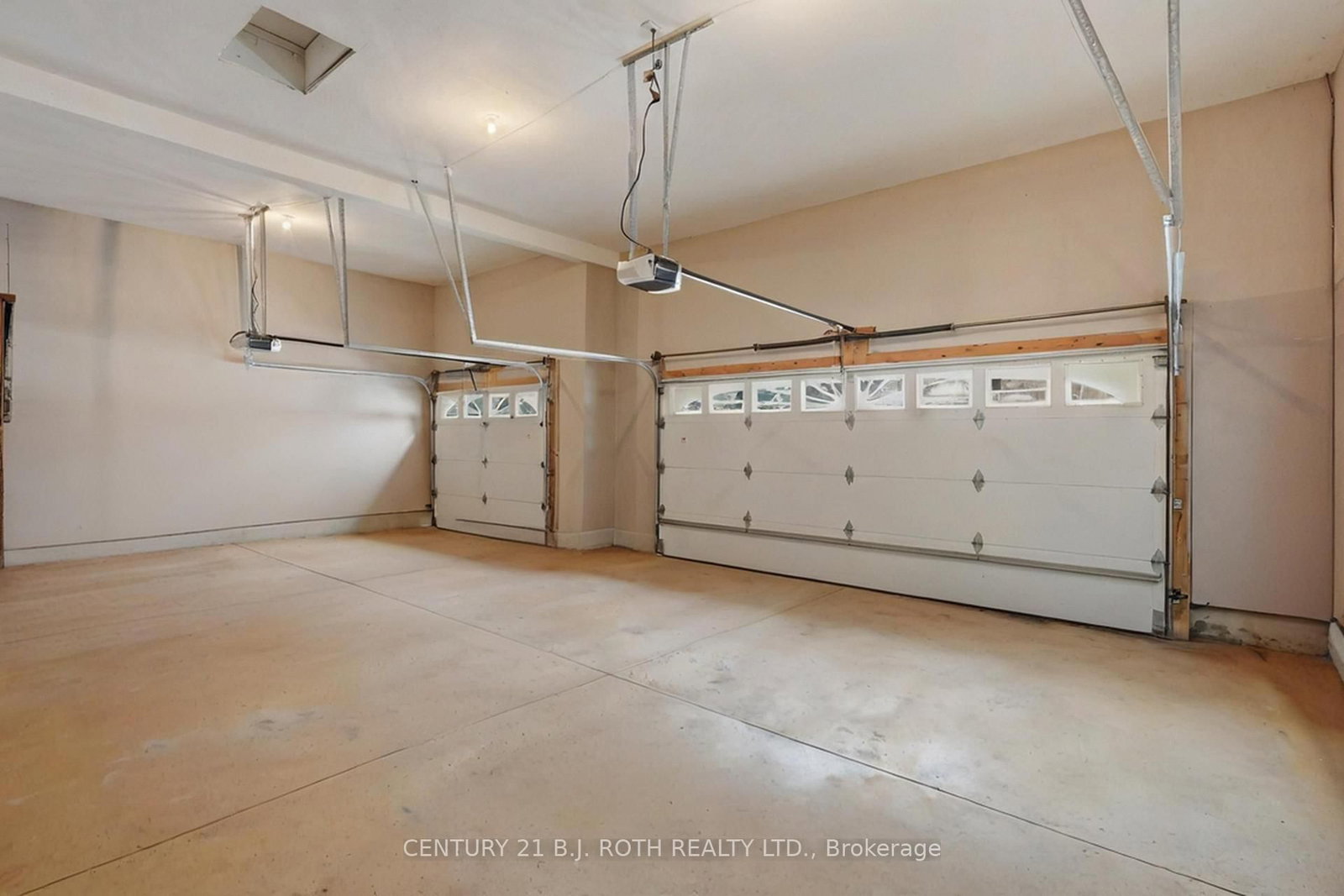 Detached House for sale at 6 Lloyd Cook Drive, Springwater, Ontario, L4M 4S4 - Snow Valley - MLS: S12979256