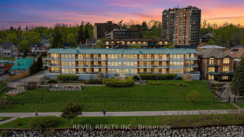 home for sale on 304-21 Kempenfelt Drive