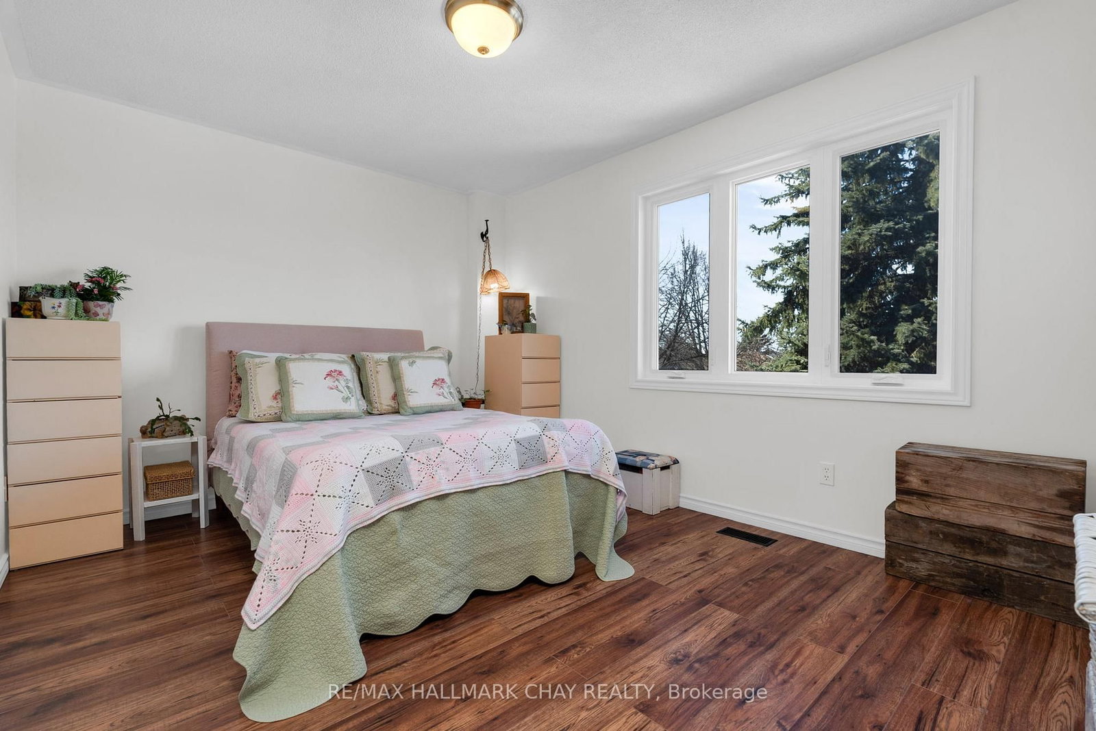 Detached House for sale at 17 Cuthbert Street, Barrie, Ontario, L4N 6X7 - Ardagh - MLS: S12980218