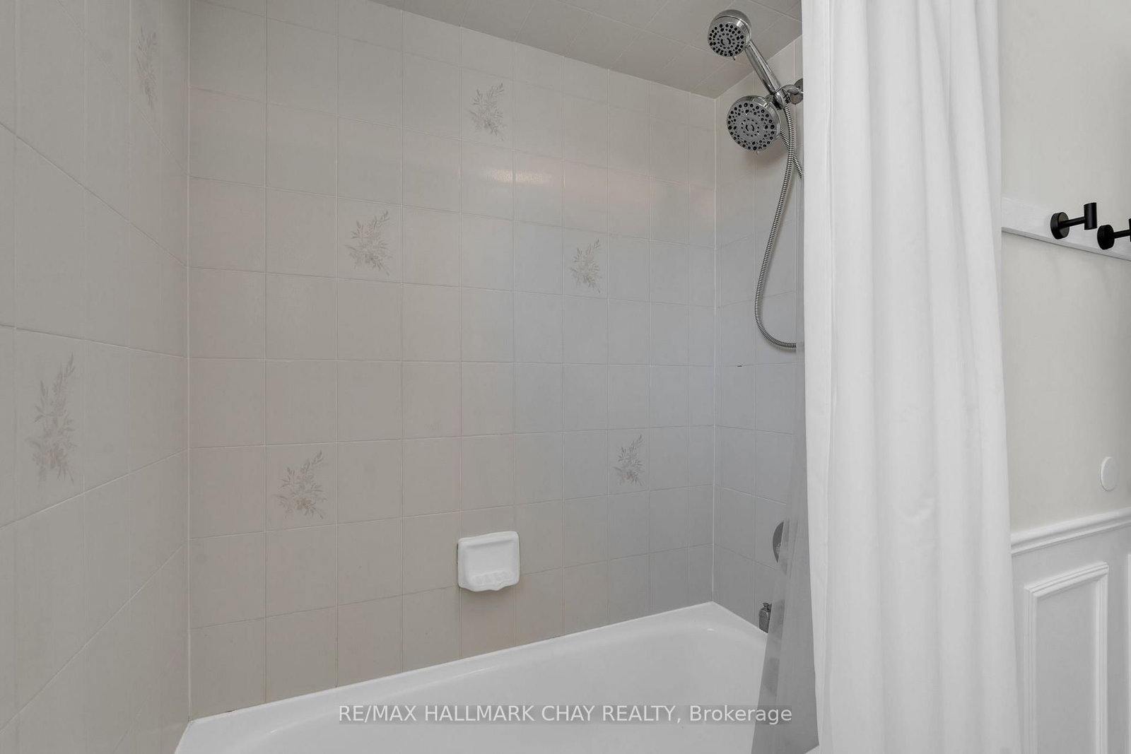 Detached House for sale at 17 Cuthbert Street, Barrie, Ontario, L4N 6X7 - Ardagh - MLS: S12980218