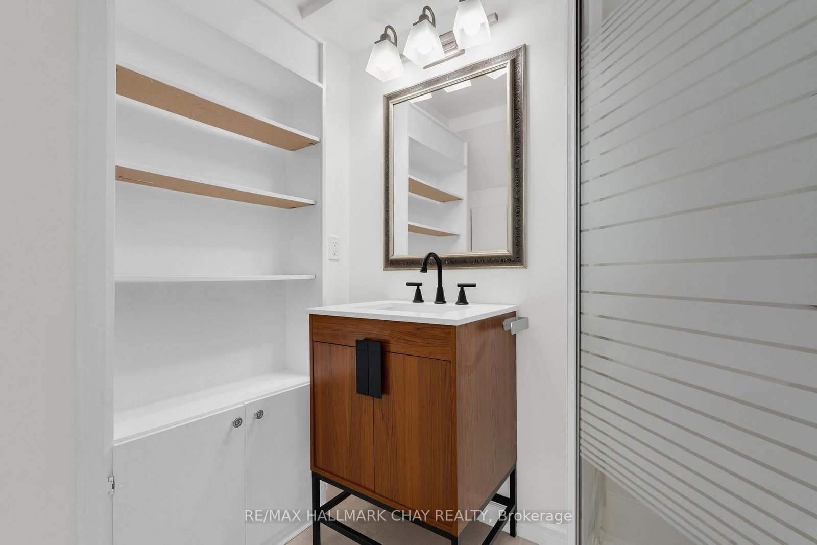 Detached House for sale at 17 Cuthbert Street, Barrie, Ontario, L4N 6X7 - Ardagh - MLS: S12980218