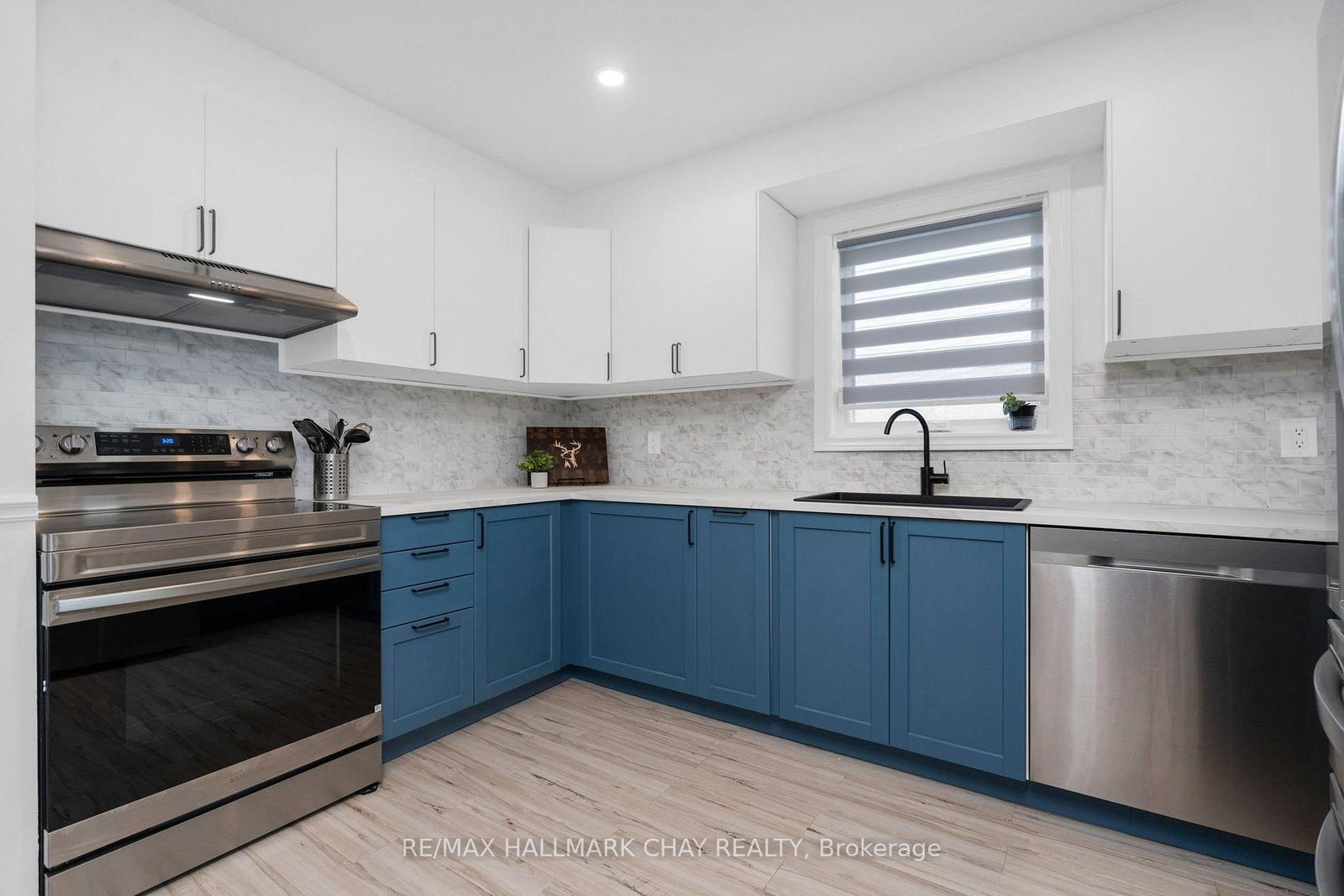 Detached House for sale at 17 Cuthbert Street, Barrie, Ontario, L4N 6X7 - Ardagh - MLS: S12980218