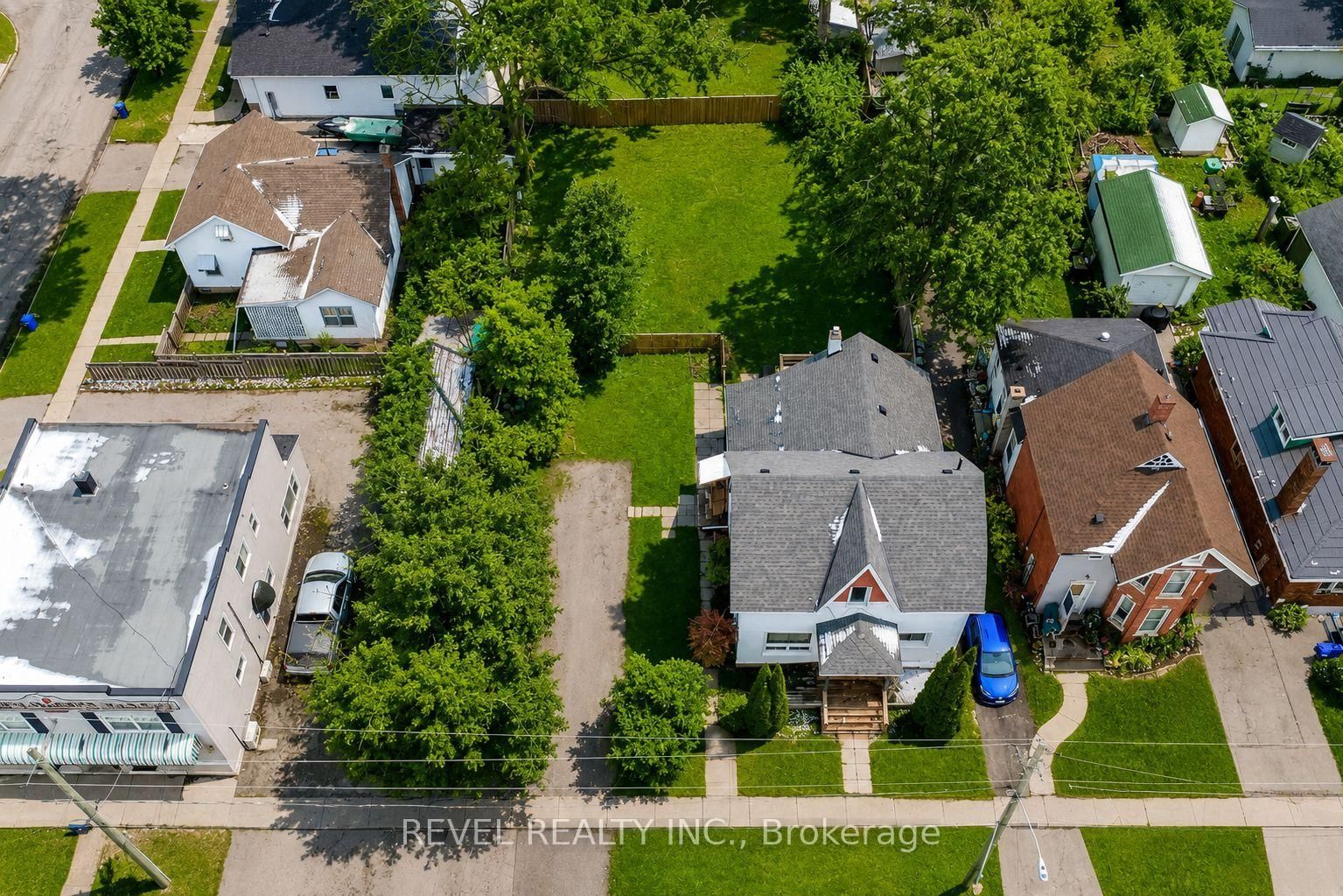 44 Parkside Drive • Barrie, ON photo 1