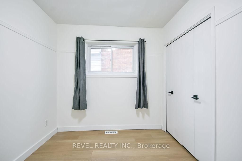 44 Parkside Drive • Barrie, ON photo 11