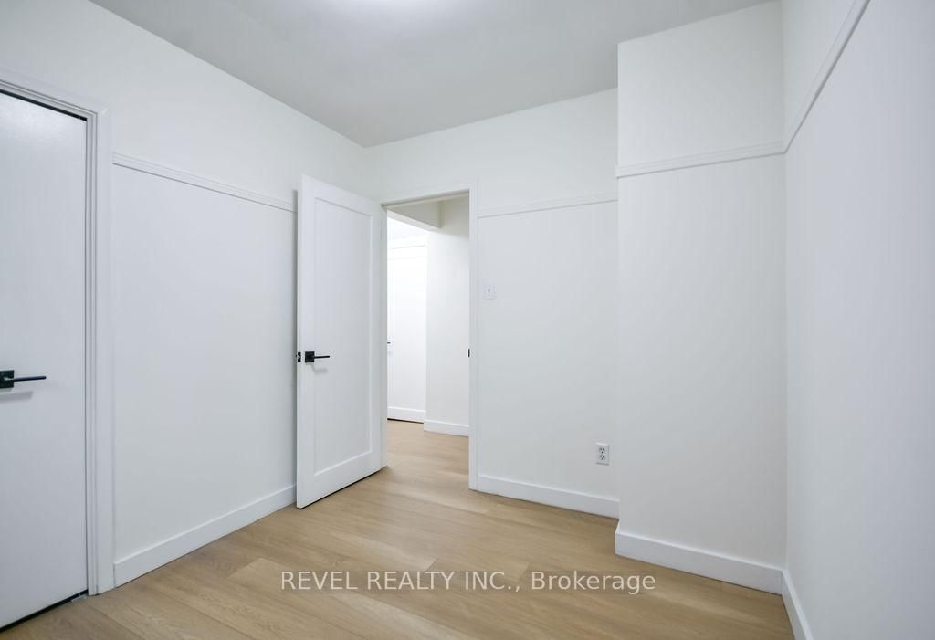44 Parkside Drive • Barrie, ON photo 13