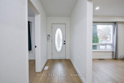 44 Parkside Drive • Barrie, ON photo 3
