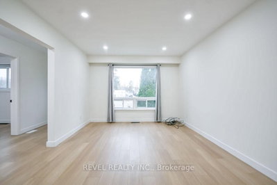 44 Parkside Drive • Barrie, ON photo 4